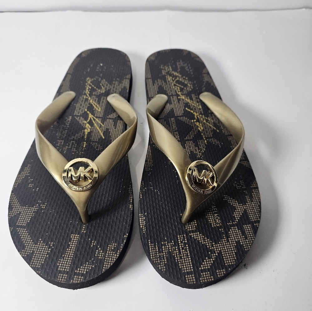 MICHAEL KORS Monogram Logo  Size 8